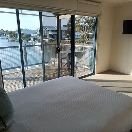 Captains Cove Resort - Waterfront Apartments Paynesville Eksteriør billede