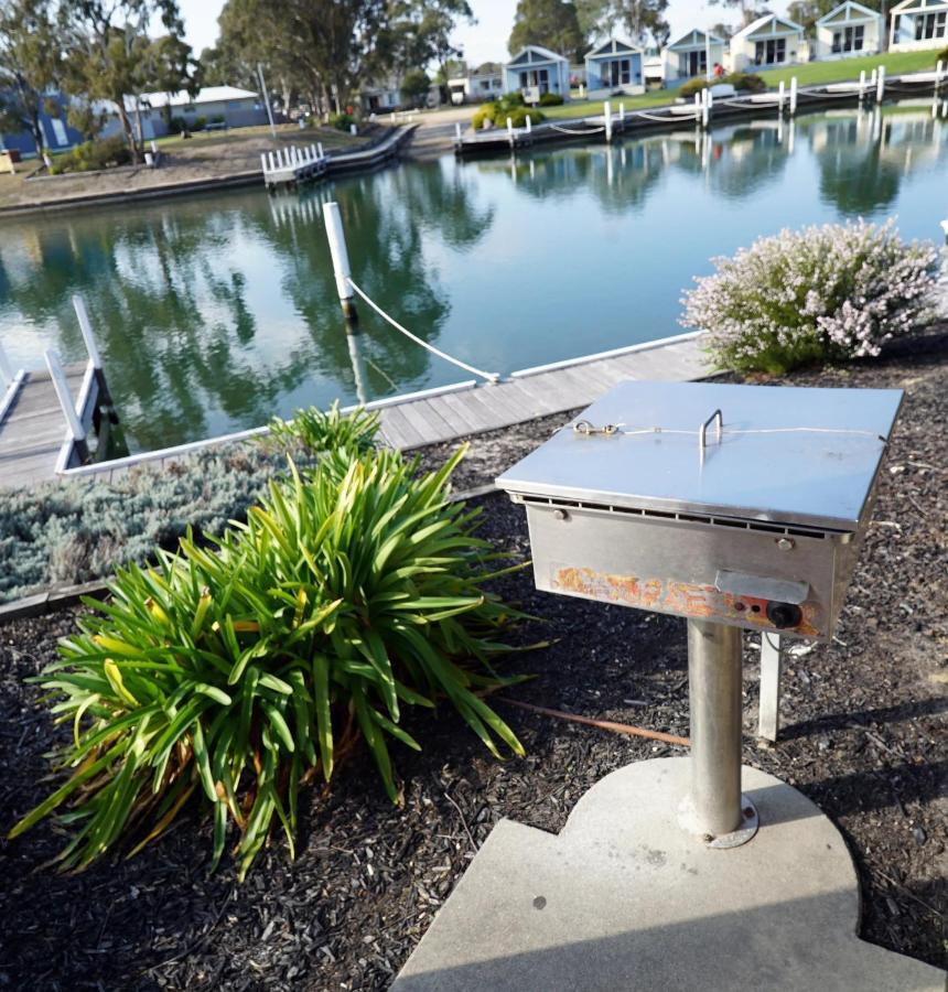 Captains Cove Resort - Waterfront Apartments Paynesville Eksteriør billede