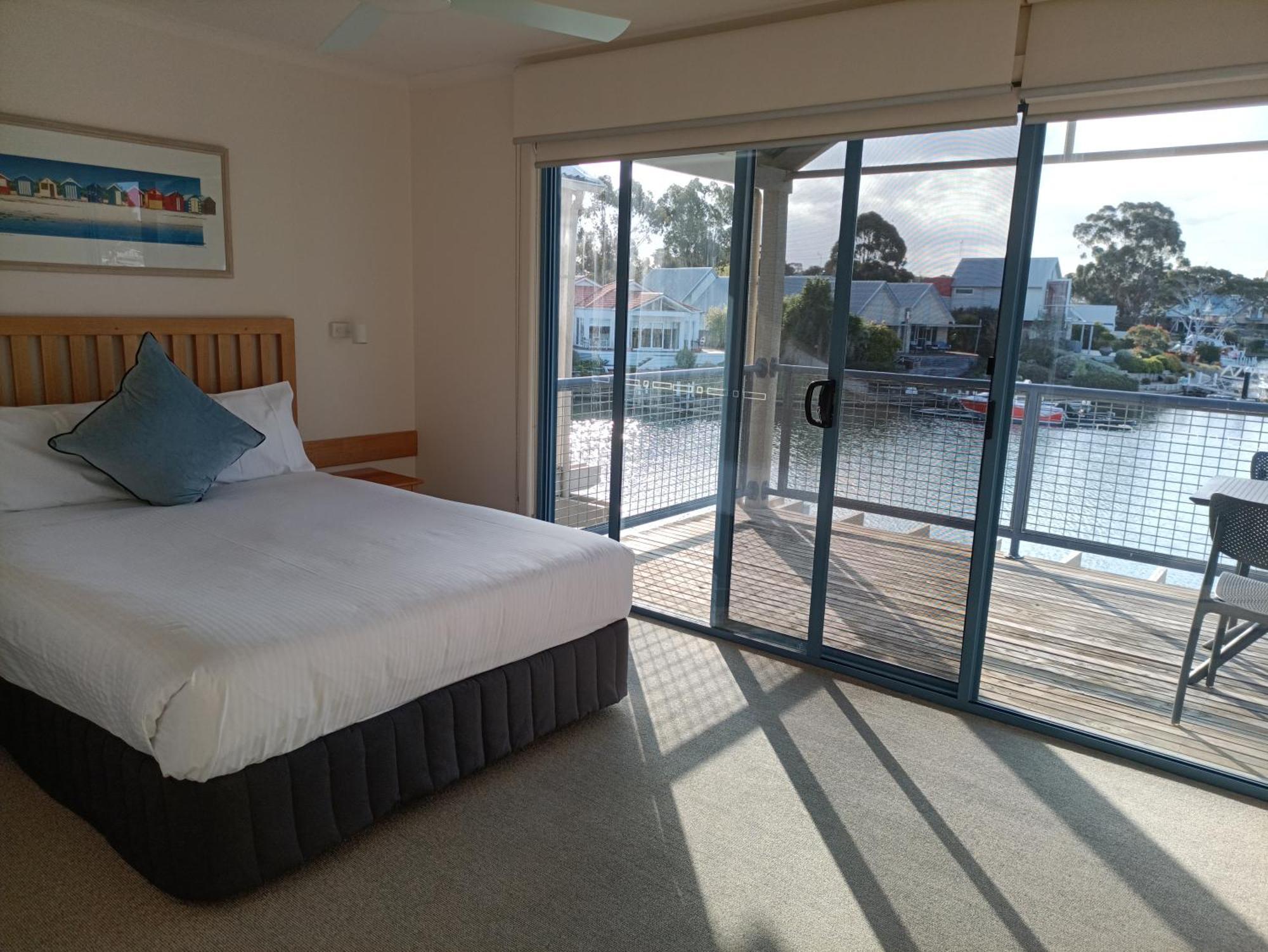 Captains Cove Resort - Waterfront Apartments Paynesville Eksteriør billede