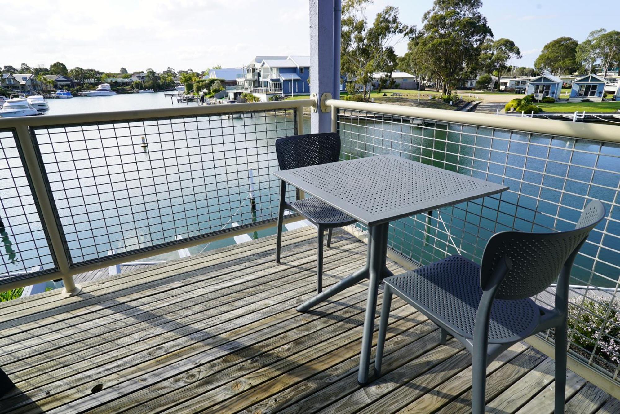Captains Cove Resort - Waterfront Apartments Paynesville Eksteriør billede