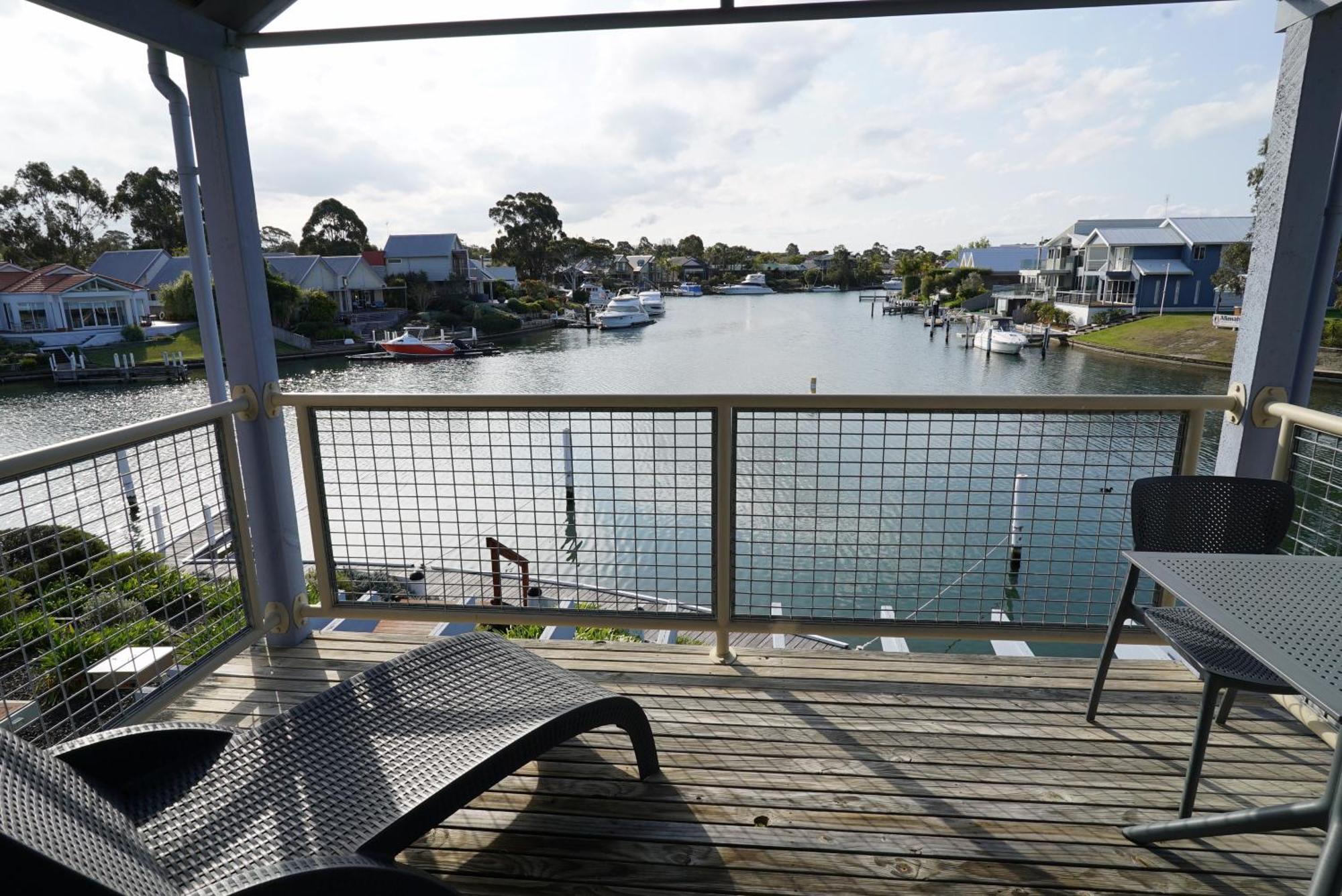 Captains Cove Resort - Waterfront Apartments Paynesville Eksteriør billede